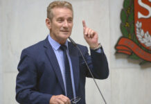 Por 10 x 3 vereadores aprovam prestação de contas de 2022 do ex-prefeito Ed Thomas