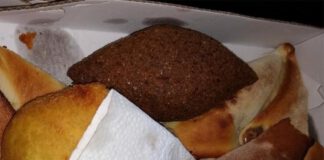 CAPITAL: Cozinheiro deixa ponta do dedo cair e menino de 14 anos o encontra dentro de esfirra