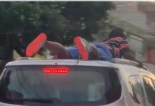 Desrespeito às leis de trânsito: Homem é flagrado em cima de carro em movimento