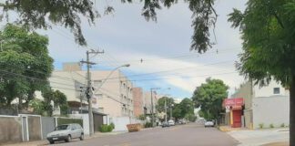 Sinalização indevida em via pública confunde transeuntes de Presidente Prudente