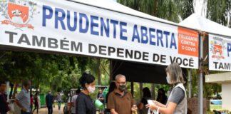 Prudentinos recebem máscaras e álcool gel em ação preventiva contra a Covid-19