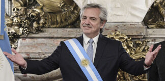 Presidente da Argentina diz que brasileiros vêm da selva e argentinos da Europa