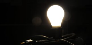 Aneel cria nova bandeira tarifária e conta de luz fica mais cara