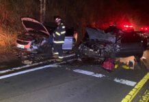 Veículos colidem de frente na Júlio Budiski