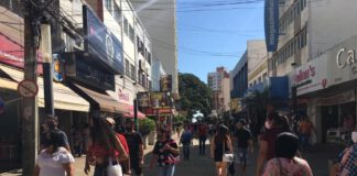 Movimento do comércio cai 0,6% em setembro