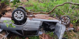 ROSANA: Motorista morre ao perder controle de Santana e capotar