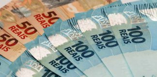 Previsão para salário mínimo em 2022 é de R$ 1.212