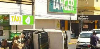 VÍDEO DO ACIDENTE: Carro utilitário capota na avenida Brasil em Presidente Prudente