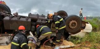 Prudentino tomba caminhão no MS e morre preso às ferragens