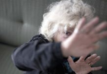 OSVALDO CRUZ: Idoso de 77 anos agride esposa de 81 anos com rodo no réveillon