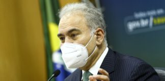 Governo reduz para 7 dias isolamento de pacientes com covid-19