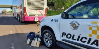 Polícia Rodoviária prende casal boliviano com 4 Kg de cocaína e uma criança
