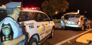 25 MIL MAÇOS: Motorista tenta fugir da Polícia Rodoviária com contrabando de cigarro