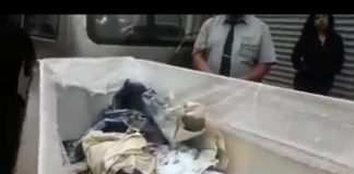 Corpo de jovem com 190 Kg morto por falta de atendimento em SP é colocado em caixão com lixo e entulhos