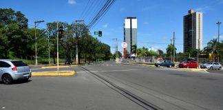 Levantamento de partes metálicas em obra irá interditar avenida Manoel Goulart neste domingo