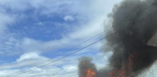 Carro pega fogo no bairro João Domingos Netto