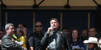 Moraes decreta prisão domiciliar de Jair Bolsonaro