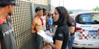 Operação faz triagem de moradores de ruas entre a rodoviária e o centro