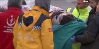 Turcos resgatam sobreviventes 13 dias após terremoto