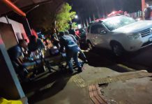 Após desentendimento homem tenta fugir e é baleado em frente a barzinho