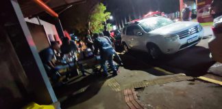 Após desentendimento homem tenta fugir e é baleado em frente a barzinho