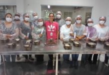 Fundo Social capacita mulheres em curso gratuito de fabricação de ovos de páscoa