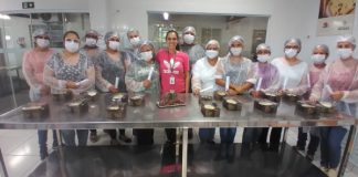 Fundo Social capacita mulheres em curso gratuito de fabricação de ovos de páscoa