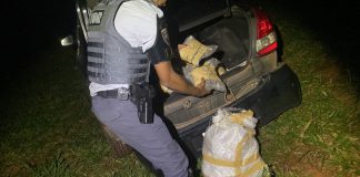 Após perseguição Polícia Rodoviária captura carro com 28 Kg de entorpecentes