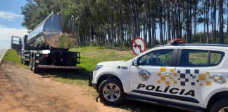 Homem esconde 125 mil maços de cigarros contrabandeados em caminhão tanque