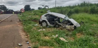 Homem joga carro contra carreta para matar filhas perto de Penápolis