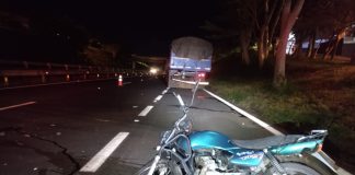 Homem de 33 anos morre ao atingir traseira de caminhão em Presidente Prudente
