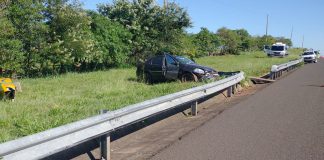 Motorista fica gravemente ferido após atingir guard-rail na rodovia Raposo Tavares