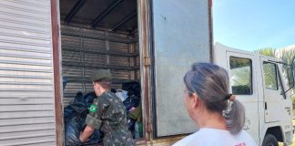 Fundo Social recebe 3 mil peças de roupas em drive-thru da Campanha do Agasalho