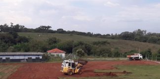 Campo de futebol amador do Parque Furquim está sendo revitalizado pela prefeitura
