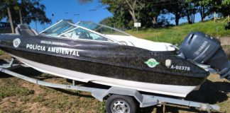 Secretaria de Turismo recebe lancha da Polícia Ambiental para projetos educativos de preservação