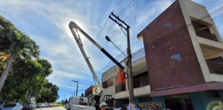 Após ordem de serviço de Ed Thomas, nova empresa inicia instalação de lampadas de LED em Prudente
