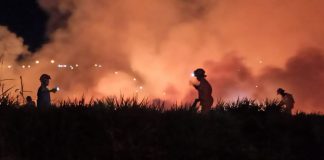 Incêndio em pasto chega até casas nos bairros Inocoop e São Lucas