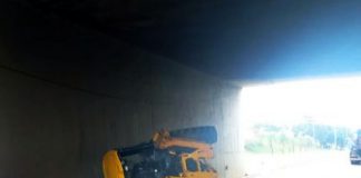 Avenida Manoel Goulart ficou interditada após acidente em viaduto