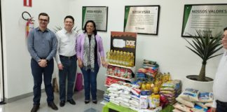 Banco Sicredi doa 400 Kg de alimentos para a prefeitura