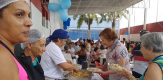 Centro de Referência do Idoso comemora 13 anos com almoço especial para 150 idosos