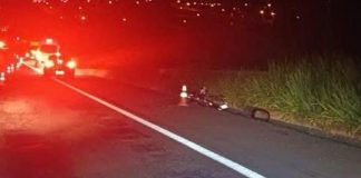 Mulher morre após acidente entre caminhão e motocicleta na rodovia Júlio Budiski