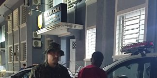 Procurado pela Justiça é preso pela Polícia Ambiental ao ser visto com aves exóticas em gaiola