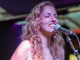 FLORA RICA: Cantora Ana Laura faz show gratuito na praça neste sábado