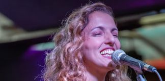 FLORA RICA: Cantora Ana Laura faz show gratuito na praça neste sábado