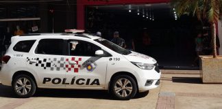 Morador de rua furta dinheiro de lanchonete no calçadão e diz que iria comprar comida