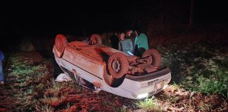 Homem embrigado capota carro com a esposa em Euclides da Cunha