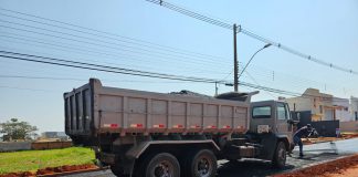Pavimentação é executada em nova pista da Avenida Juscelino Kubitschek