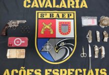 Cavalaria do BAEP prende traficante com arma e drogas no bairro João Domingos Neto