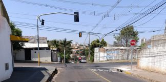 Semáforo de advertência é instalado no Jardim Eldorado