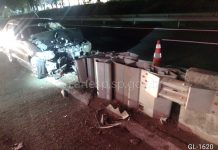 PRUDENTE: Motorista perde controle de carro bate de frente em guard-rail na Raposo Tavares